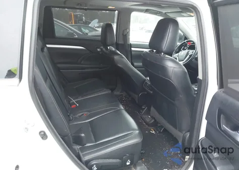 2018 Toyota Highlander Xle z USA, uszkodzony, nr VIN 5TDJZRFH3JS556538